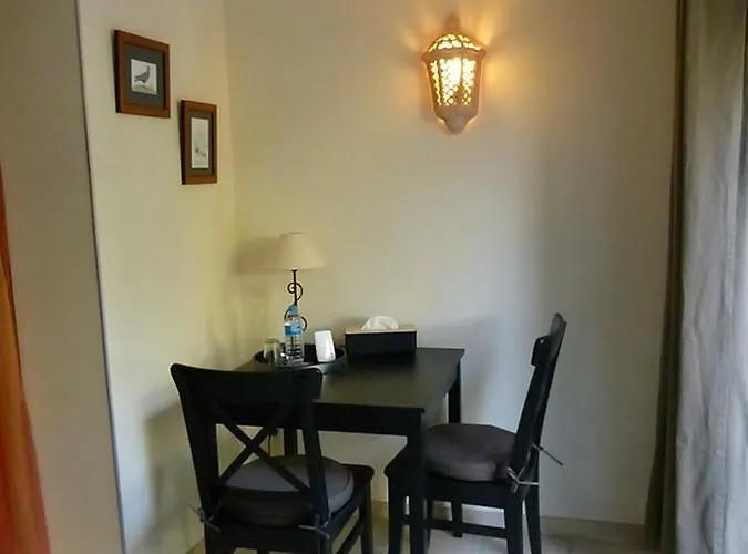 Thebaide D'hotes Bed & Breakfast Laudun